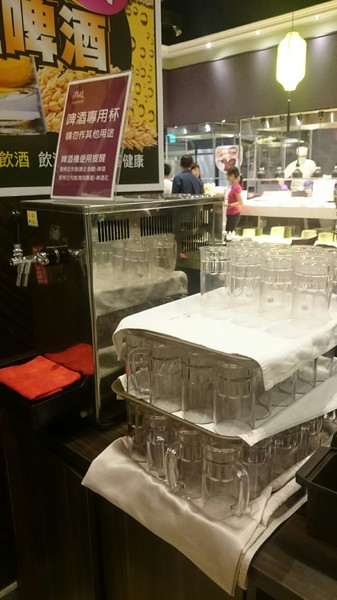 大八潮坊港式飲茶：高雄夢時代~大八潮坊港式飲茶自助百匯~港式點心推車~自助式取餐~吃到飽料理~好撐呀~