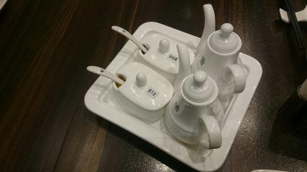 大八潮坊港式飲茶：高雄夢時代~大八潮坊港式飲茶自助百匯~港式點心推車~自助式取餐~吃到飽料理~好撐呀~