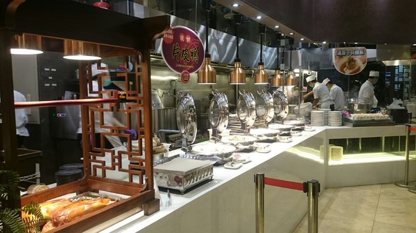 大八潮坊港式飲茶：高雄夢時代~大八潮坊港式飲茶自助百匯~港式點心推車~自助式取餐~吃到飽料理~好撐呀~