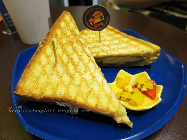 層層堆砌多層次口感~ ..Cheese Me手作帕尼尼