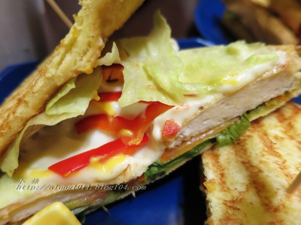 層層堆砌多層次口感~ ..Cheese Me手作帕尼尼