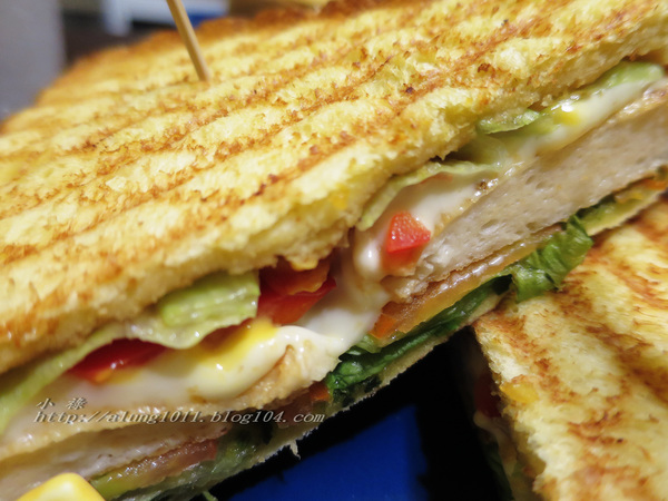 層層堆砌多層次口感~ ..Cheese Me手作帕尼尼