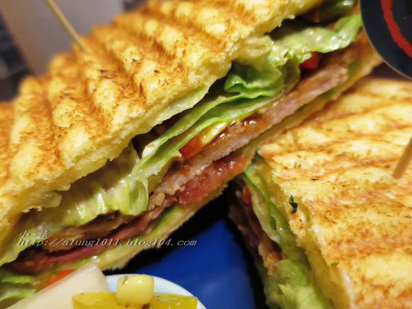 層層堆砌多層次口感~ ..Cheese Me手作帕尼尼