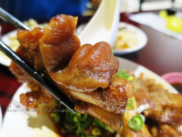 富足好實在 - ..古早味的豬腳