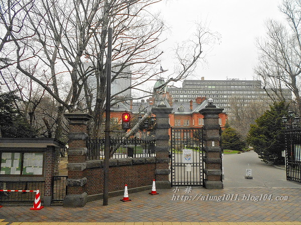 北國の旅 8. ..細雨。札幌。電車~