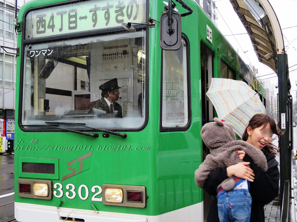 北國の旅 8. ..細雨。札幌。電車~