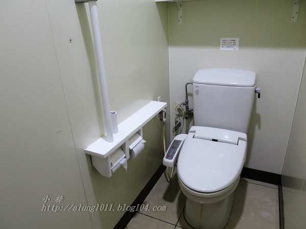 北國の旅 8. ..細雨。札幌。電車~