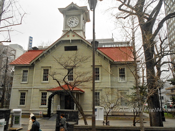北國の旅 8. ..細雨。札幌。電車~