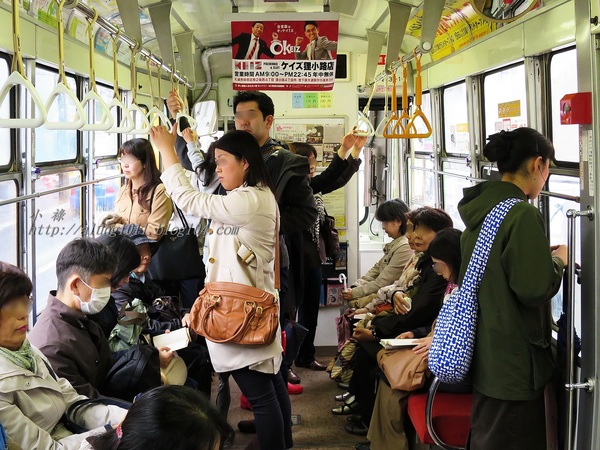 北國の旅 8. ..細雨。札幌。電車~