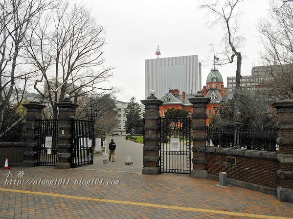 北國の旅 8. ..細雨。札幌。電車~