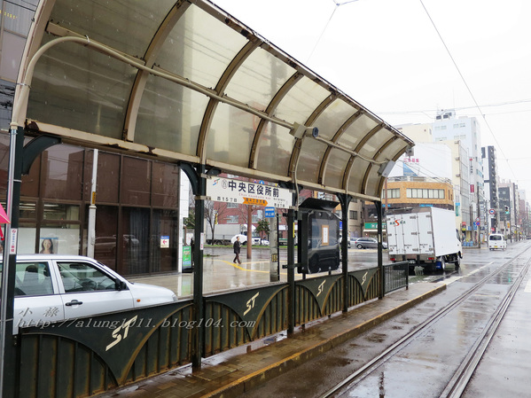 北國の旅 8. ..細雨。札幌。電車~