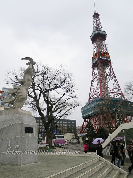 北國の旅 8. ..細雨。札幌。電車~