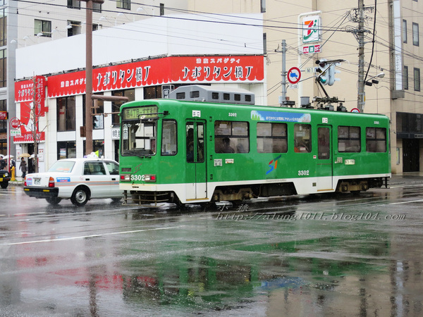 北國の旅 8. ..細雨。札幌。電車~