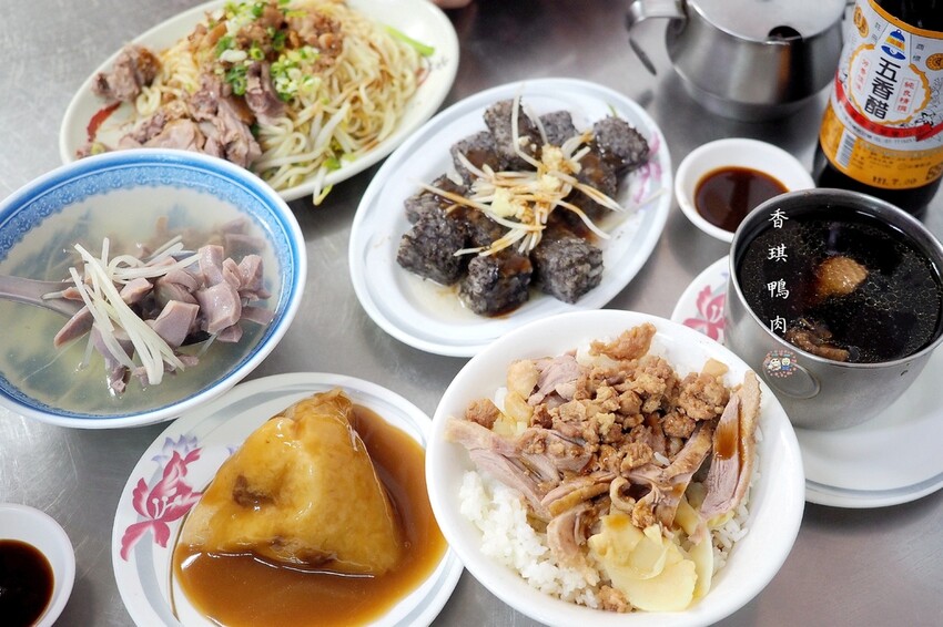 酥香好吃的便宜噴汁炸雞,放冷也好吃有點厲害,在地人也推薦的排隊炸雞店♥阿鋐炸雞♥