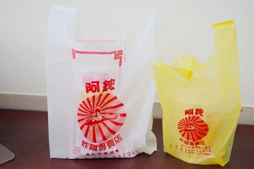 酥香好吃的便宜噴汁炸雞,放冷也好吃有點厲害,在地人也推薦的排隊炸雞店♥阿鋐炸雞♥