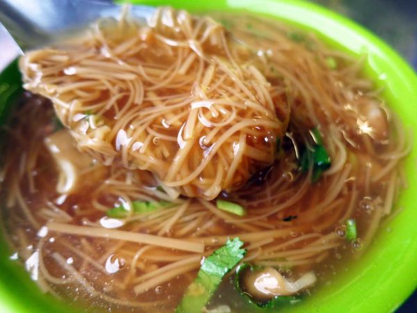 【蘆洲美食】三角公園大腸麵線-湯頭甜而不膩的麵線 【蘆洲美食】三角公園大腸麵線-湯頭甜而不膩的麵線