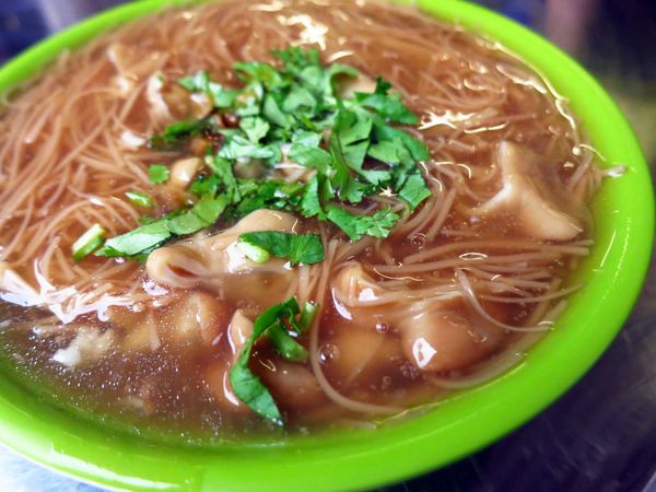 【蘆洲美食】三角公園大腸麵線-湯頭甜而不膩的麵線 【蘆洲美食】三角公園大腸麵線-湯頭甜而不膩的麵線
