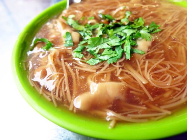 【蘆洲美食】三角公園大腸麵線-湯頭甜而不膩的麵線 【蘆洲美食】三角公園大腸麵線-湯頭甜而不膩的麵線