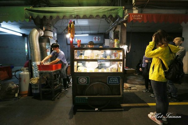 懷舊冰糖滷味：【台南美食】邊緣人獨享！水仙宮旁的懷舊風熱炒冰糖尬滷味