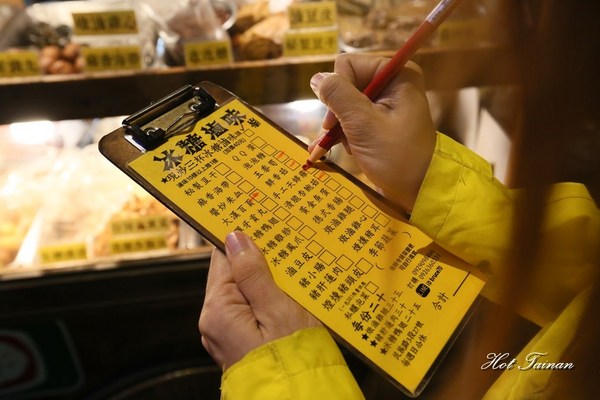 懷舊冰糖滷味：【台南美食】邊緣人獨享！水仙宮旁的懷舊風熱炒冰糖尬滷味