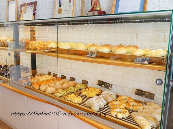 新莊美食【許燕斌手作烘焙】#甜點 #蛋糕 #水果麵包 #世界金廚冠軍 #許燕斌 (12).jpg