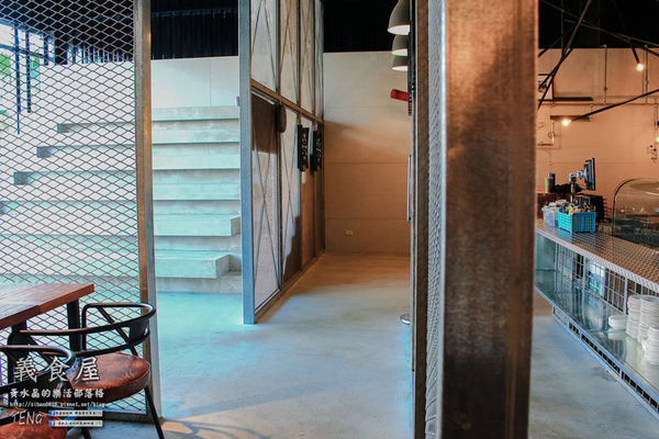 義食屋 親子餐廳(頭份中央店) | 苗栗縣/頭份市 (倉庫風格的自助式好吃又好玩平價大空間義式親子餐廳推薦)