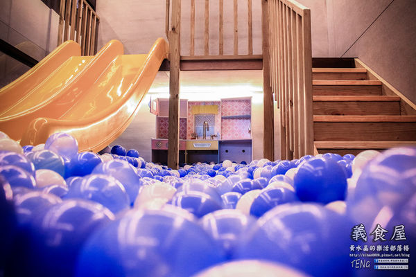 義食屋 親子餐廳(頭份中央店) | 苗栗縣/頭份市 (倉庫風格的自助式好吃又好玩平價大空間義式親子餐廳推薦)
