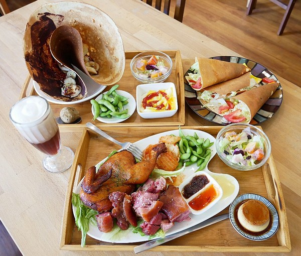 Relax.brunch 輕鬆點早午餐：Relax.brunch 輕鬆點早午餐-台南東區大份量早午餐  連大食怪等級的我都差點投降  大推德國豬腳