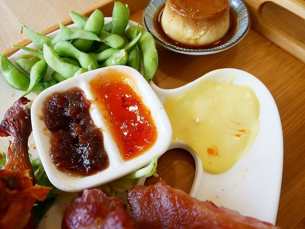 Relax.brunch 輕鬆點早午餐：Relax.brunch 輕鬆點早午餐-台南東區大份量早午餐  連大食怪等級的我都差點投降  大推德國豬腳