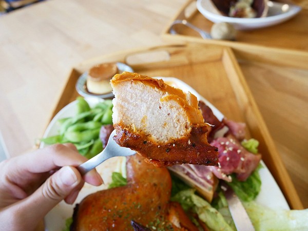 Relax.brunch 輕鬆點早午餐：Relax.brunch 輕鬆點早午餐-台南東區大份量早午餐  連大食怪等級的我都差點投降  大推德國豬腳