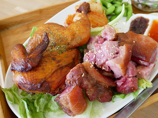 Relax.brunch 輕鬆點早午餐：Relax.brunch 輕鬆點早午餐-台南東區大份量早午餐  連大食怪等級的我都差點投降  大推德國豬腳