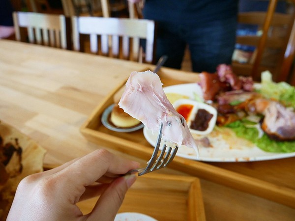 Relax.brunch 輕鬆點早午餐：Relax.brunch 輕鬆點早午餐-台南東區大份量早午餐  連大食怪等級的我都差點投降  大推德國豬腳