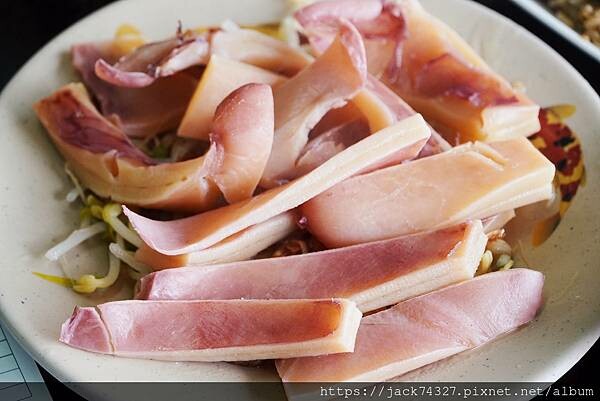 {台中美食}台中大雅美食推薦:【正統魷魚羹】必點魷魚羹,肉角