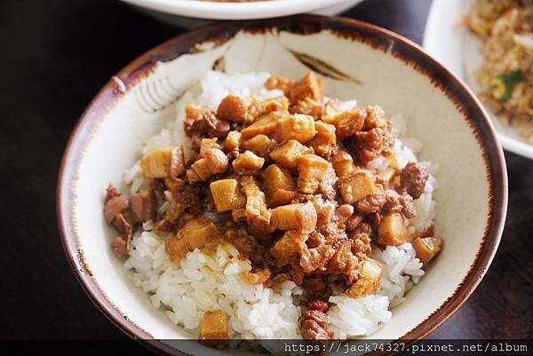 {台中美食}台中大雅美食推薦:【正統魷魚羹】必點魷魚羹,肉角