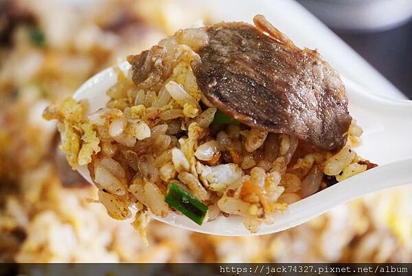 {台中美食}台中大雅美食推薦:【正統魷魚羹】必點魷魚羹,肉角