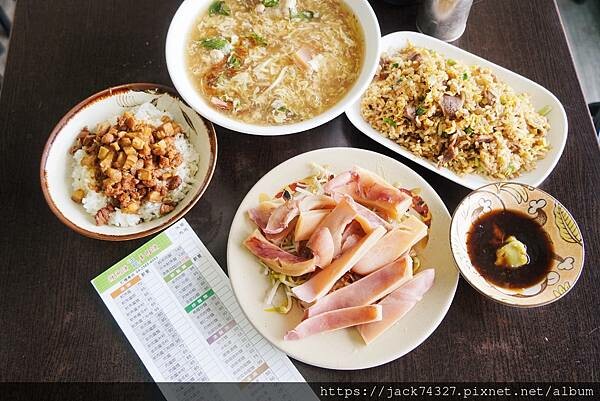 {台中美食}台中大雅美食推薦:【正統魷魚羹】必點魷魚羹,肉角