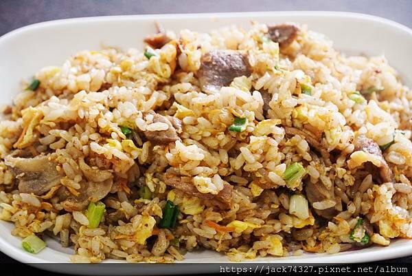 {台中美食}台中大雅美食推薦:【正統魷魚羹】必點魷魚羹,肉角