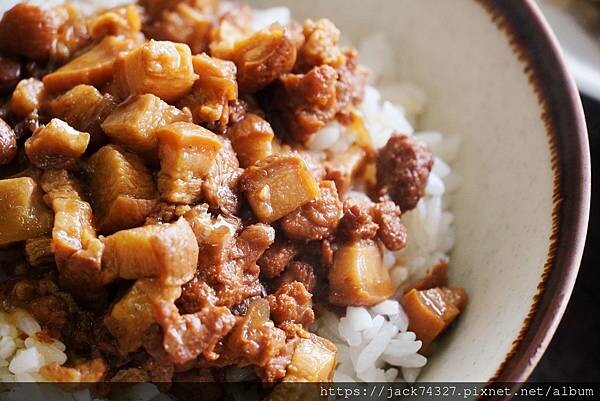 {台中美食}台中大雅美食推薦:【正統魷魚羹】必點魷魚羹,肉角