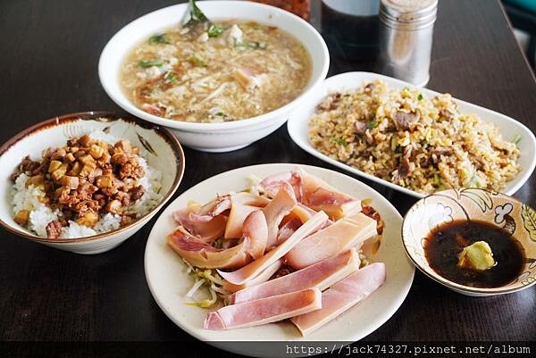 {台中美食}台中大雅美食推薦:【正統魷魚羹】必點魷魚羹,肉角