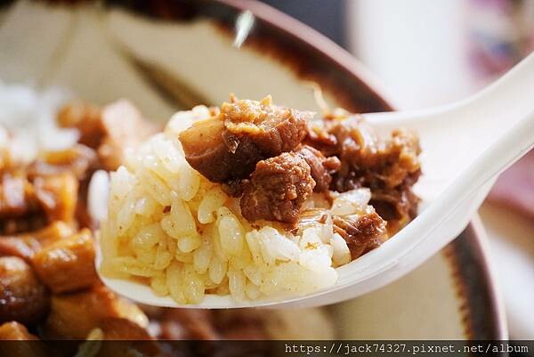 {台中美食}台中大雅美食推薦:【正統魷魚羹】必點魷魚羹,肉角