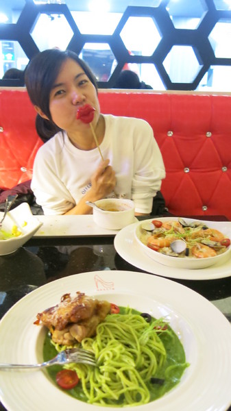 閨蜜創意廚房(高雄店)：高雄閨蜜創意廚房~再忙也要跟好朋友吃頓飯~