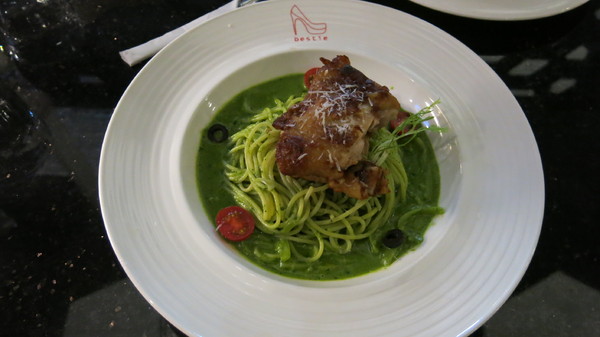 閨蜜創意廚房(高雄店)：高雄閨蜜創意廚房~再忙也要跟好朋友吃頓飯~