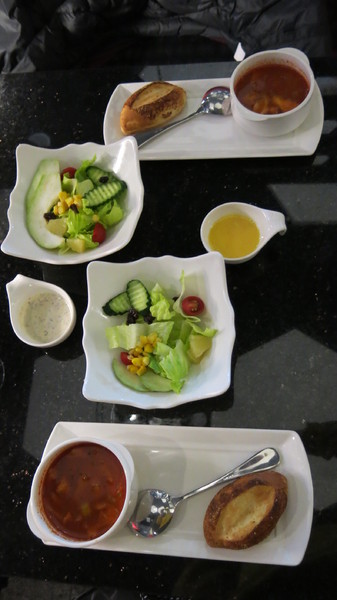 閨蜜創意廚房(高雄店)：高雄閨蜜創意廚房~再忙也要跟好朋友吃頓飯~