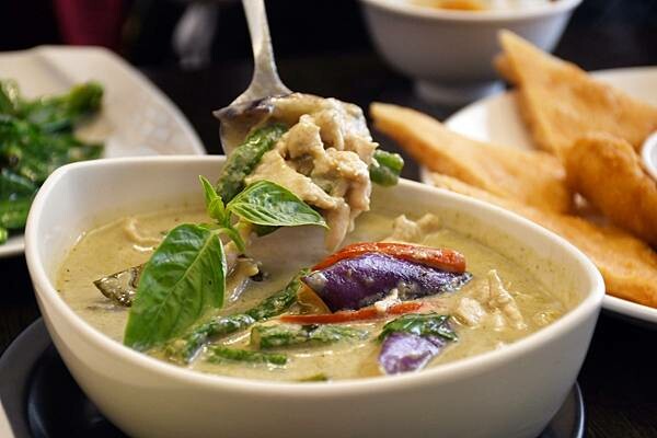 高雄平價泰式料理推薦【泰豪泰式料理】純正的泰式風味搭配上舒適的用餐空間,家庭聚餐、朋友相聚都很OK~※