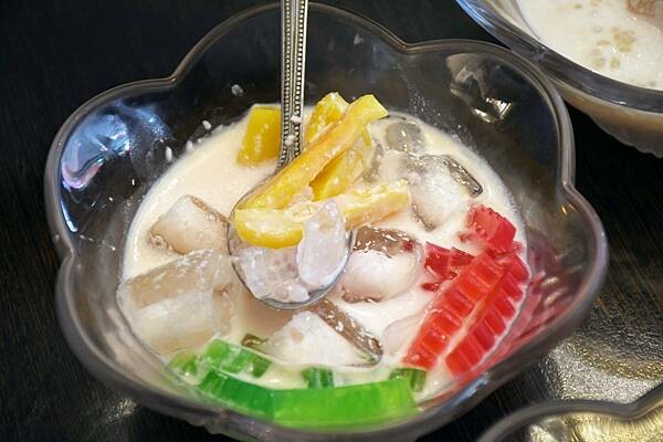 高雄平價泰式料理推薦【泰豪泰式料理】純正的泰式風味搭配上舒適的用餐空間,家庭聚餐、朋友相聚都很OK~※