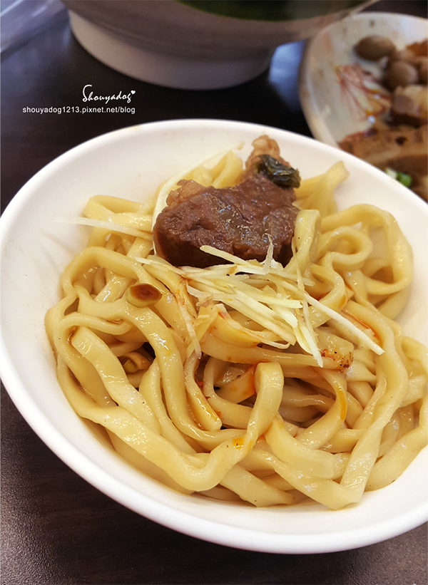 億哥牛肉湯:【台南小吃】好大間的億哥牛肉湯後甲店(南紡)