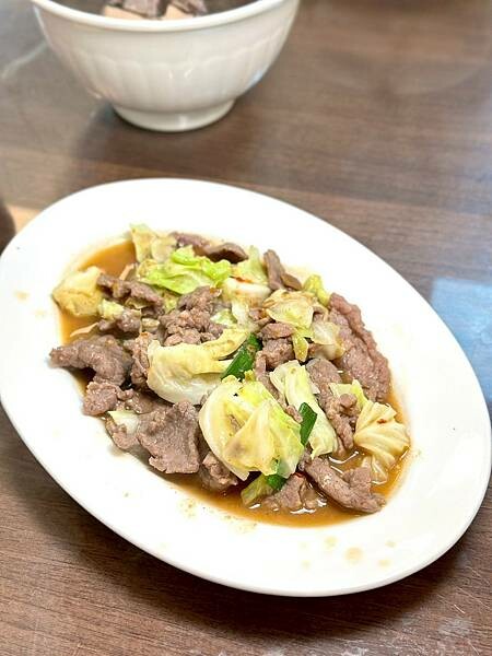 24小時台南牛肉湯!億哥牛肉湯台南人必訪,溫體牛現沖鮮甜好喝。