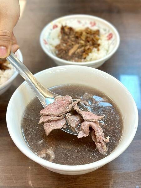 24小時台南牛肉湯!億哥牛肉湯台南人必訪,溫體牛現沖鮮甜好喝。