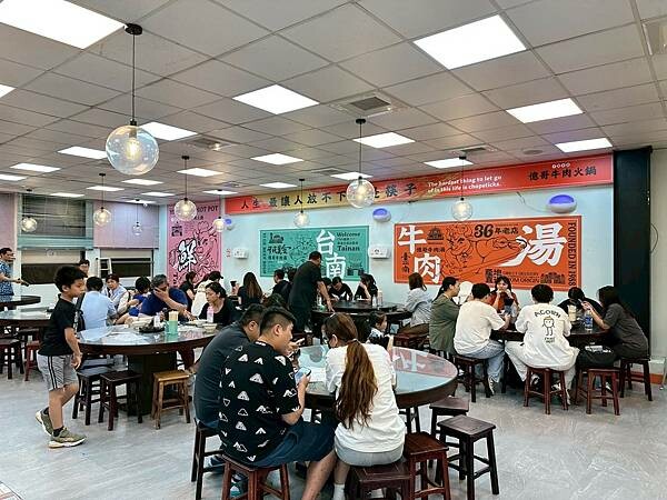 24小時台南牛肉湯!億哥牛肉湯台南人必訪,溫體牛現沖鮮甜好喝。