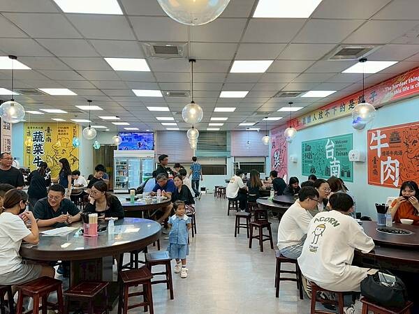 24小時台南牛肉湯!億哥牛肉湯台南人必訪,溫體牛現沖鮮甜好喝。